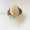 Sello liso para dedo meñique realizado en oro amarillo de ley 18 kts.