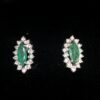 Pendientes con pareja de esmeraldas talla marquise de 0'50 cts cada una y orla de brillantes de 0'84 cts en total, realizados en oro blanco de ley 18 kts.
