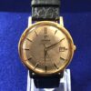 Reloj Omega Constellation vintage de esfera dorada, automático con fecha, con correa y hebilla originales de la marca, realizado en oro amarillo de ley 18 kts.