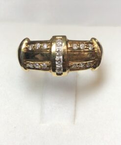 Sortija vintage (años 80) con filas de brillantes de 0'20 cts en total, realizada en oro amarillo de ley 18 kts.