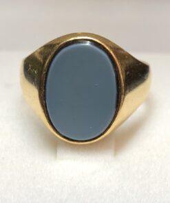 Sello de caballero con ágata bicolor realizado en oro amarillo de ley 18 kts.