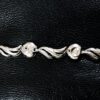 Pulsera con motivos orgánicos y brillantes en chatón de 0'13 cts en total, realizada en oro blanco de ley 18 kts.