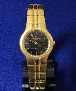 Reloj de señora Vacheron Constantin modelo PHIDIAS, realizado en oro de ley 18 kts, esfera negra de 25 mm, mecanismo de cuarzo. Año 1990 ca.