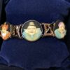 Pulsera toshikane con seis motivos en porcelana de los dioses japoneses de la fortuna y cierre de caja, montados en oro de ley 18 kts.