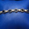 Pulsera con 4'20 cts de zafiros naturales y 0'42 cts de brillantes en chatón, realizada en oro amarillo de ley 18 kts.