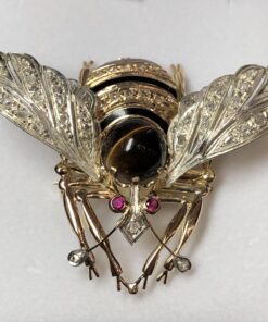 Precioso broche vintage en forma de abejorro con diamantes y ojo de tigre, realizado en oro amarillo de ley 18 kts.