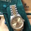 Rolex Oyster Perpetual Datejust, esfera champagne de 38 mm, con brazalete jubilee en acero y oro de ley 18 kts, automático, año 1989. Con caja y documentos originales.
