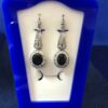 Pendientes largos con 4 cts de zafiros facetados y 1'20 cts de brillantes en total, realizados en oro blanco de ley 18 kts.